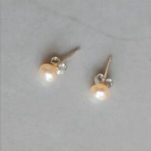 Elegant cultured Freshwater Button Pearl Sterling Silver Stud Earrings